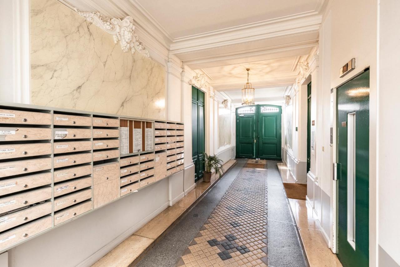 Tourville - Tres Beau Studio - Bail Mobilite Paris Bagian luar foto